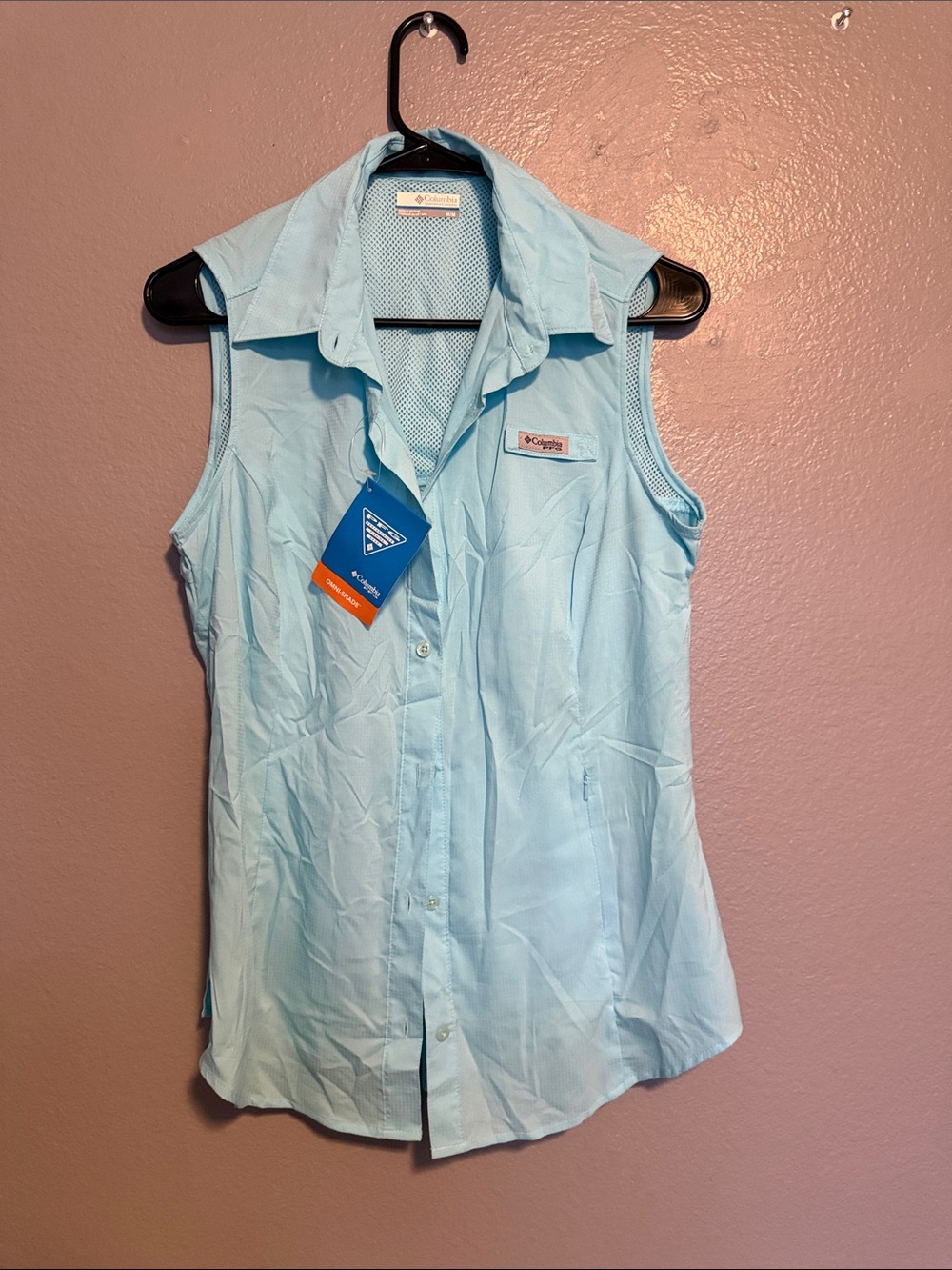 Columbia Women’s Light Blue Sleeveless Button-Down Shirt